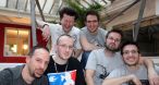 La petite photo de groupe autour de Johan et Chris !